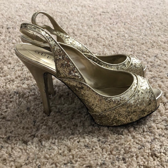 Women’s size 10 high-heel Guess Gold glitter shoes - Picture 3 of 4